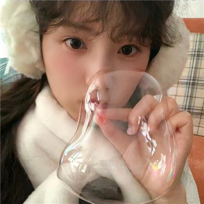 追梦的黎族女娃娃